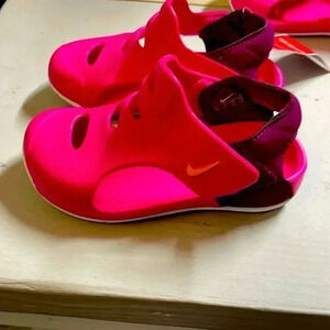 Hot pink girl Nike shoes size 9c